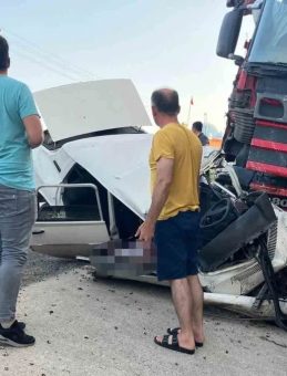 Osmaniye'de Tır ile Otomobil Çarpıştı! 1 Ölü