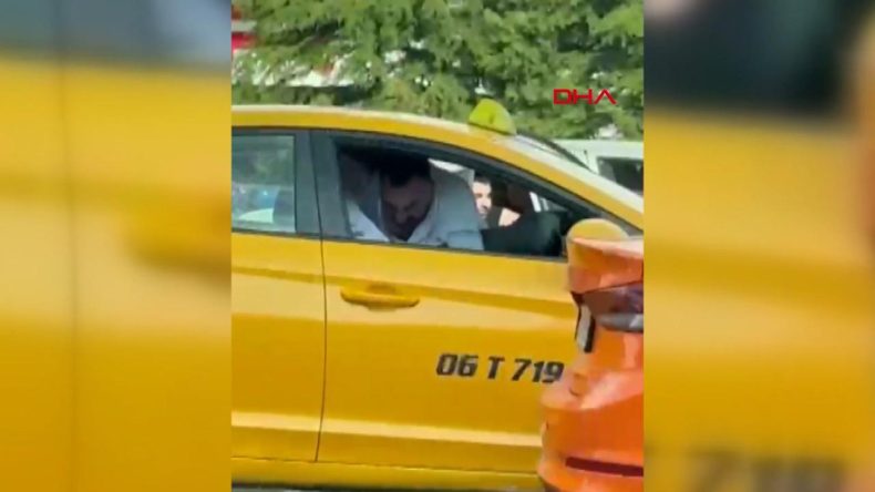 Otomobil Sürücüsü, Taksiciyle Tartıştıktan Sonra Yumrukladı
