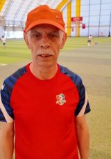 &Ouml;mr&uuml;n&uuml; Futbola ve &Ccedil;ocuklara Adamış Bir İsim