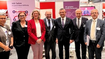 &Ouml;zg&uuml;r &Ouml;zel&rsquo;den Berlin &Ccedil;ıkarması