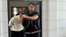“Polisim” Yalanıyla 2 Kişiyi 950 Bin TL Dolandırdı