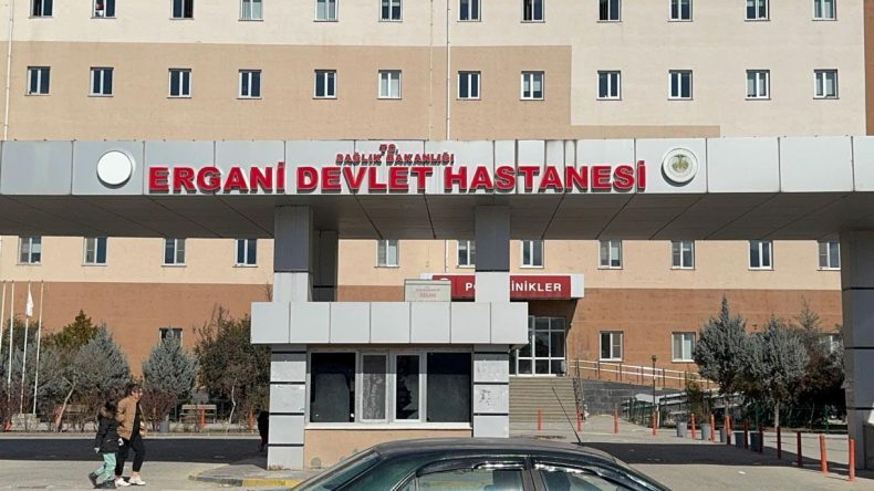 Psikolojik Problemleri Olan Baba, İki Kızını ve Kendini Bıçakladı