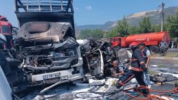 Sakarya’da Üç TIR Kaza Yaptı! Yangın Çıktı! 1 Ölü, 2 Yaralı