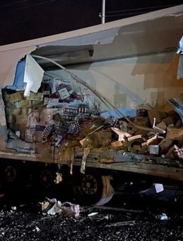 Sakarya’da Yolcu Otobüsü TIR’a Arkadan Çarptı: 2’si Ağır, 13 Yaralı