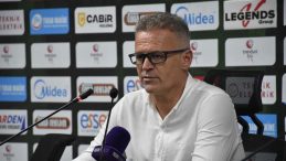 Sakaryaspor’dan İrfan Buz ile Devam Kararı!