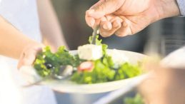 Salatalar Mikroplastik Taşıyor Olabilir