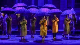 Samsun Kültür Yolu Festivali’nde Türkiye’de bir ilk: “Singin’ in the Rain” sahnelendi, sahnede yağmur yağdırıldı