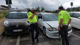 Samsun’da Hafif Ticari Araç Otomobile Yandan Çarptı: 3 Yaralı!