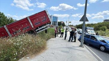 Sancaktepe’de zincirleme trafik kazası: 2 kişi yaralandı