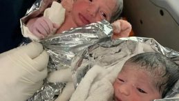Şanlıurfa’da ambulans içinde ikiz bebek dünyaya geldi
