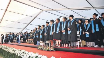 Saraybosna &Uuml;niversitesi Yeni Mezunlarını Ağırladı