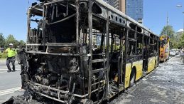 Sarıyer’de İETT Otobüsü Alev Alev Yandı! 25 Yolcu Güvenli Bir Şekilde Tahliye Edildi!