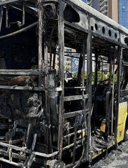 Sarıyer’de İETT Otobüsü Alev Alev Yandı! 25 Yolcu Güvenli Bir Şekilde Tahliye Edildi!