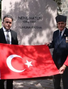 Şehitler İçin Gazeteci Hasan Tahsin’in Mezarından Nene Hatun’un Kabrine Pedal Çevirildi
