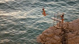 Serinlemek İsterken Hayatınızı Tehlikeye Atmayın! Soğuk Suya Atlarken Kalp Krizi Riski