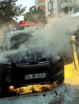 Seyir Halindeki Cip Alev Alev Yandı
