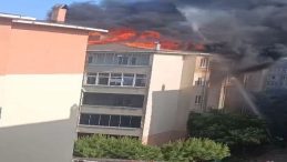 Silivri’de 5 Katlı Binada Korkutan Yangın, Alevler Çatıyı Sardı