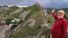 Sivas'ta Görenleri Şaşırtan Durum: Minareyi Bulan Camiye Ulaşamıyor!