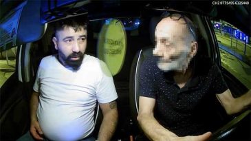 Şof&ouml;re saldırıp taksiyi gasbetti… 9 kilometre sonra kaza yapınca yakalandı