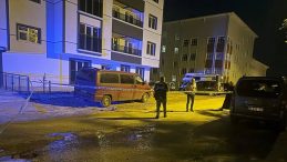 Sokak Ortasında Evlat Vahşeti: Babasını Defalarca Bıçakladı!