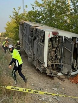 SON DAKİKA | Konya’da Yolcu Otobüsü Devrildi! 1 Kişi Hayatını Kaybetti, 10’u Ağır 23 Kişi Yaralandı
