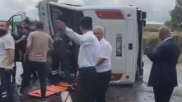 SON DAKİKA: Yozgat’ta midibüs devrildi! Ölü ve yaralılar var