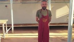 Sopayla öldürdükleri adamı 'kanepeden düştü' diye ihbar ettiler