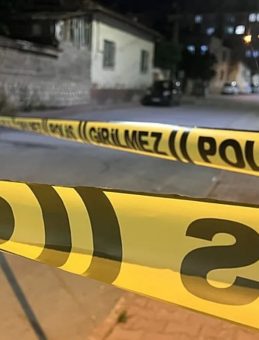 Sözlü Tartışma Kanlı Bitti: Aracın Önünü Kesip Bıçakladılar!