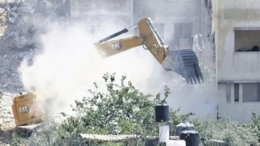 Soykırımcılar evleri patlatıp arazileri ise ateşe veriyor