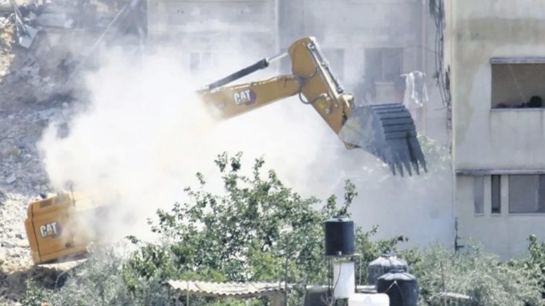 Soykırımcılar evleri patlatıp arazileri ise ateşe veriyor