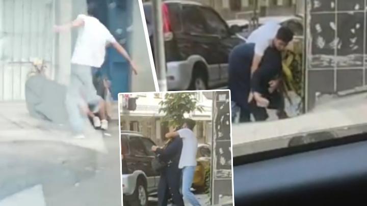 Sultangazi’de Dehşet Anları! Annesine Sokak Ortasında Feci Saldırı