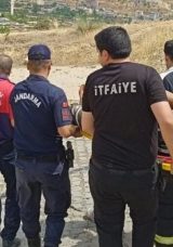 Sürücüsünün Kontrolünden Çıkan Kamyon Çukura Düştü: 2 Yaralı