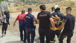 Sürücüsünün Kontrolünden Çıkan Kamyon Çukura Düştü: 2 Yaralı
