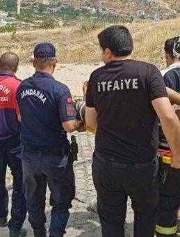 Sürücüsünün Kontrolünden Çıkan Kamyon Çukura Düştü: 2 Yaralı