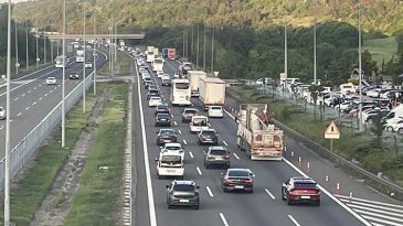 Tatilciler yolculuğa başladı: Bayram trafiği tırmanıyor