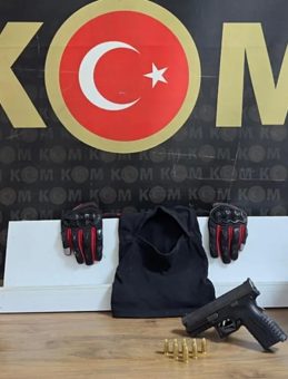 Tekel bayiine silahlı saldırının şüphelileri kıskıvrak yakalandı: Başka bir olayda da bulunmuşlar!