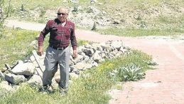 Terk Edilmiş Köyde Tek Başına Yaşıyor