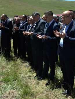 Terör örgütü PKK’nın katlettiği babasının mezarı başında buruk doğum günü