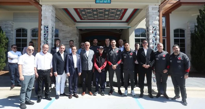 TFF Başkanı Hacıosmanoğlu ve milli futbolcular, Aziz Sancar’ı ziyaret etti