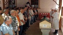 Ticaret Bakanı Ömer Bolat Teyzesinin Cenazesine Katıldı