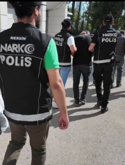 TIR Bölmesinde Yakalanan 18 Kilogram Kokain: Üç Şüpheli Tutuklandı