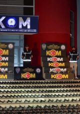 TIR’daki Traktöre Gizlenmiş 420 Ruhsatsız Tabanca Ele Geçirildi