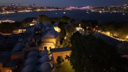 Topkapı Sarayı Gece Ziyaretçilerini Ağırlamaya Başladı