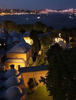 Topkapı Sarayı Gece Ziyaretçilerini Ağırlamaya Başladı