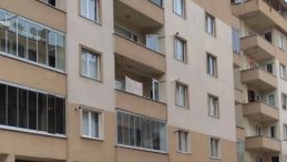 Torununu Uğurlarken Balkondan Düşerek Hayatını Kaybetti