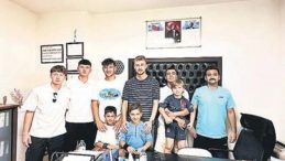 Trabzon U19 Takımı Miniklerin Yüzünü Güldürdü