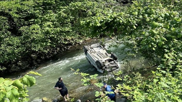 Trabzon’da Araç Dereye Düştü: 2 Ölü, 1 Yaralı