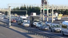 Trafikte Tatil Yoğunluğu! TEM Otoyolu’nda Erken Saatlerde Yoğunluk Oluştu