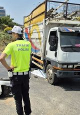 Ümraniye’de kamyonun altında kalan 17 yaşındaki motosiklet sürücüsü hayatını kaybetti