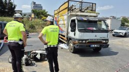 Ümraniye’de kamyonun altında kalan 17 yaşındaki motosiklet sürücüsü hayatını kaybetti